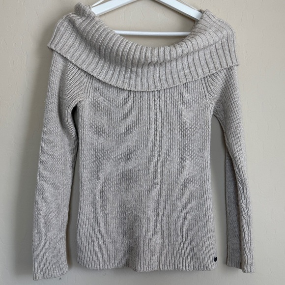 Hollister Off Shoulder Sweater Cream Ribbed Long Sleeve Large Soft Comfy Cozy - Picture 2 of 8